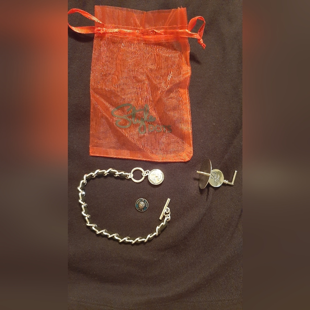 Style Dots bracelet with 2 dots, dot removal tool and mesh bag